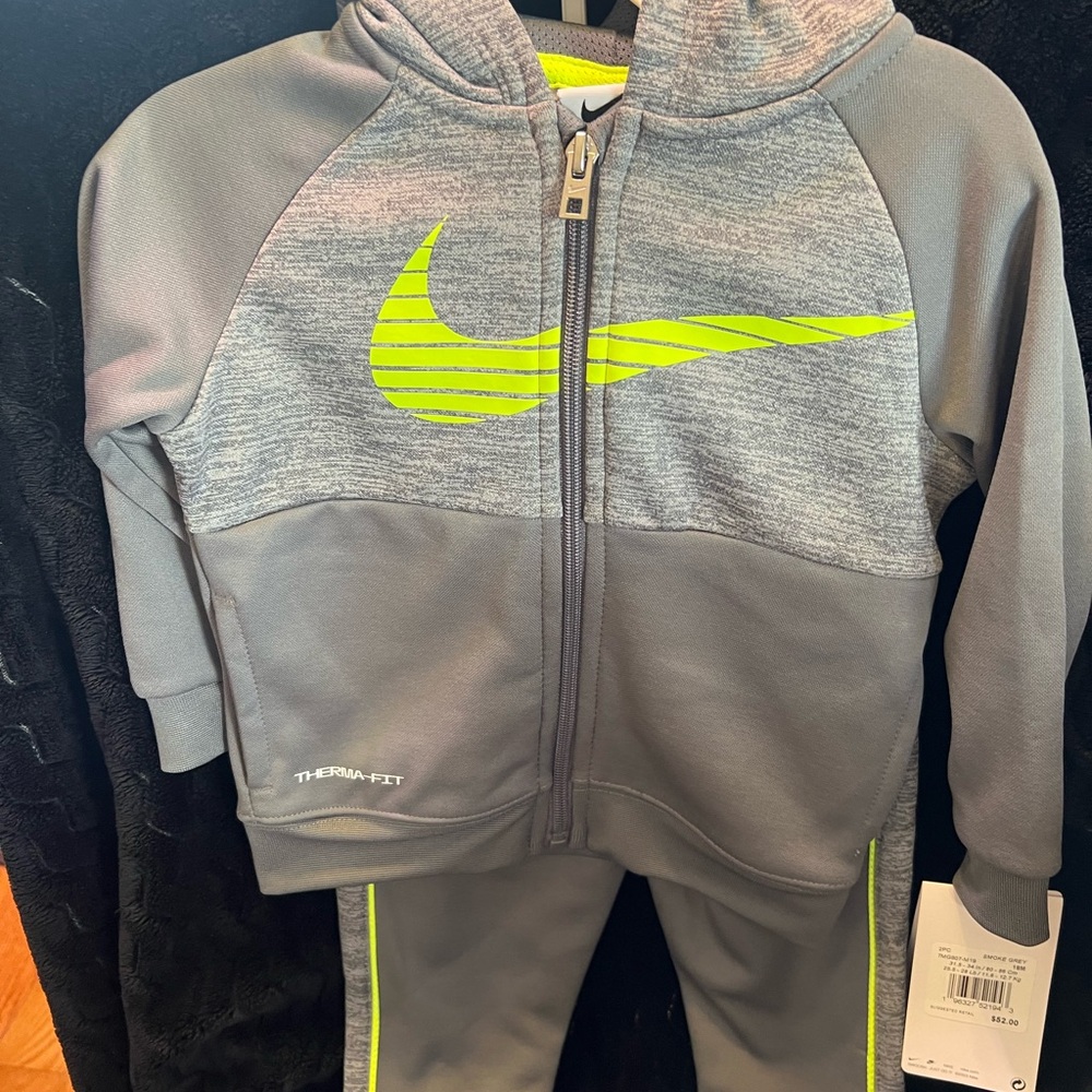 Nike boy Therma fit Set 18M NWT Smoke gray, lime green stripe Therma Fit